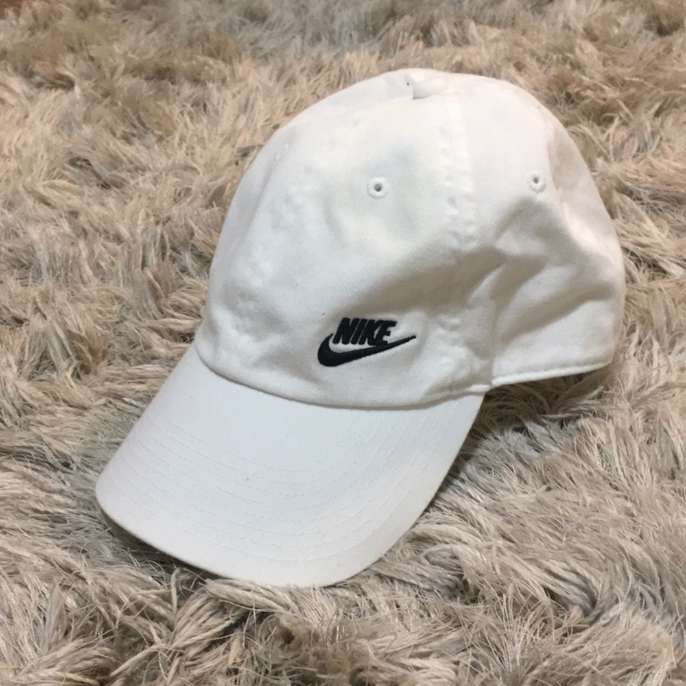 white nike baseball hat